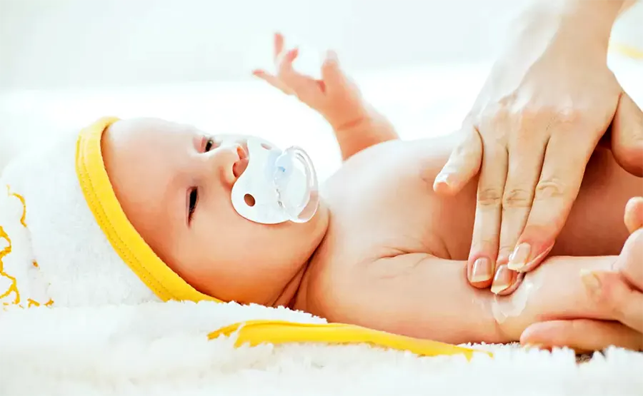 Уход за кожей новорожденного — основа профилактики развития атопического дерматита