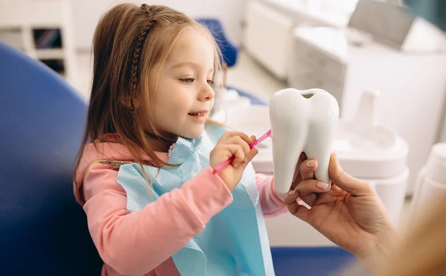 На фото Чем отличается детская стоматология от взрослой