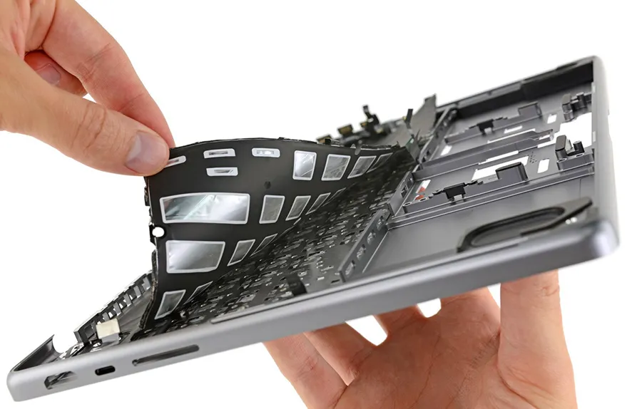 На фото Надежность MacBook и ремонтопригодность