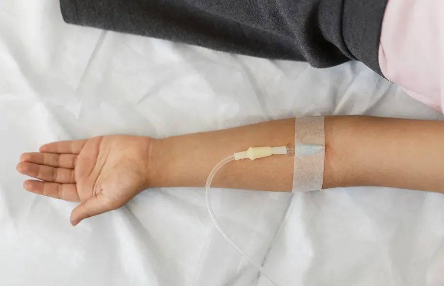 На фото Как капельница снимает интоксикацию
